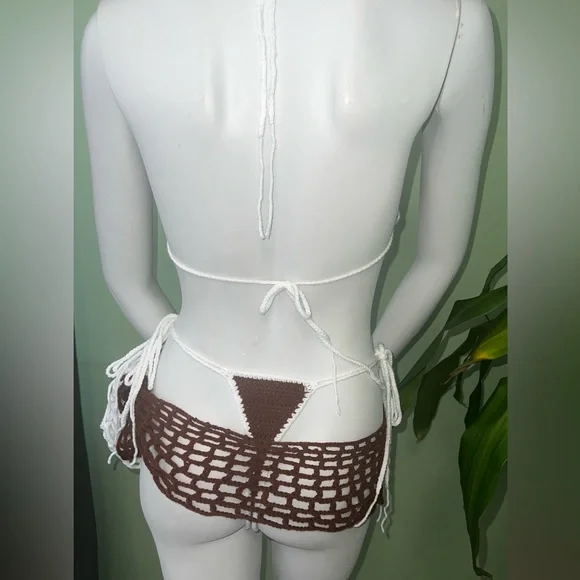 Stylish Crochet Bikini Set in Brown and White - Picture 4 of 4